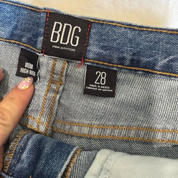 BDG NWT Urban Outfitters high rise Mom Jean shorts indigo denim - Picture 5 of 13